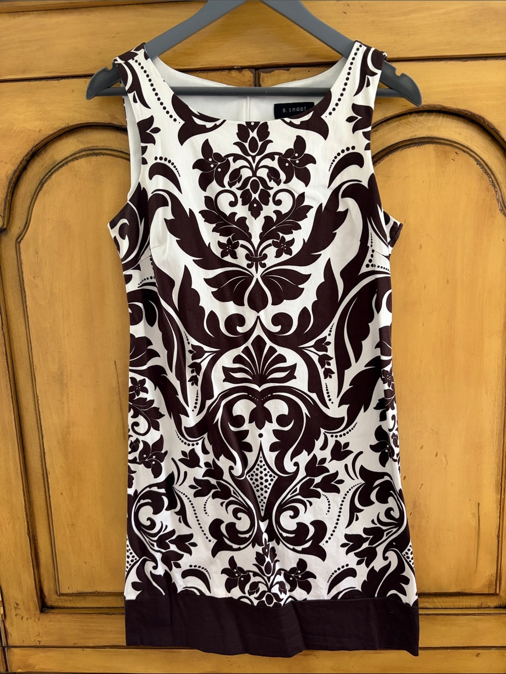 B. Smart White and Dark Brown Damask Sleeveless Sheath Dress